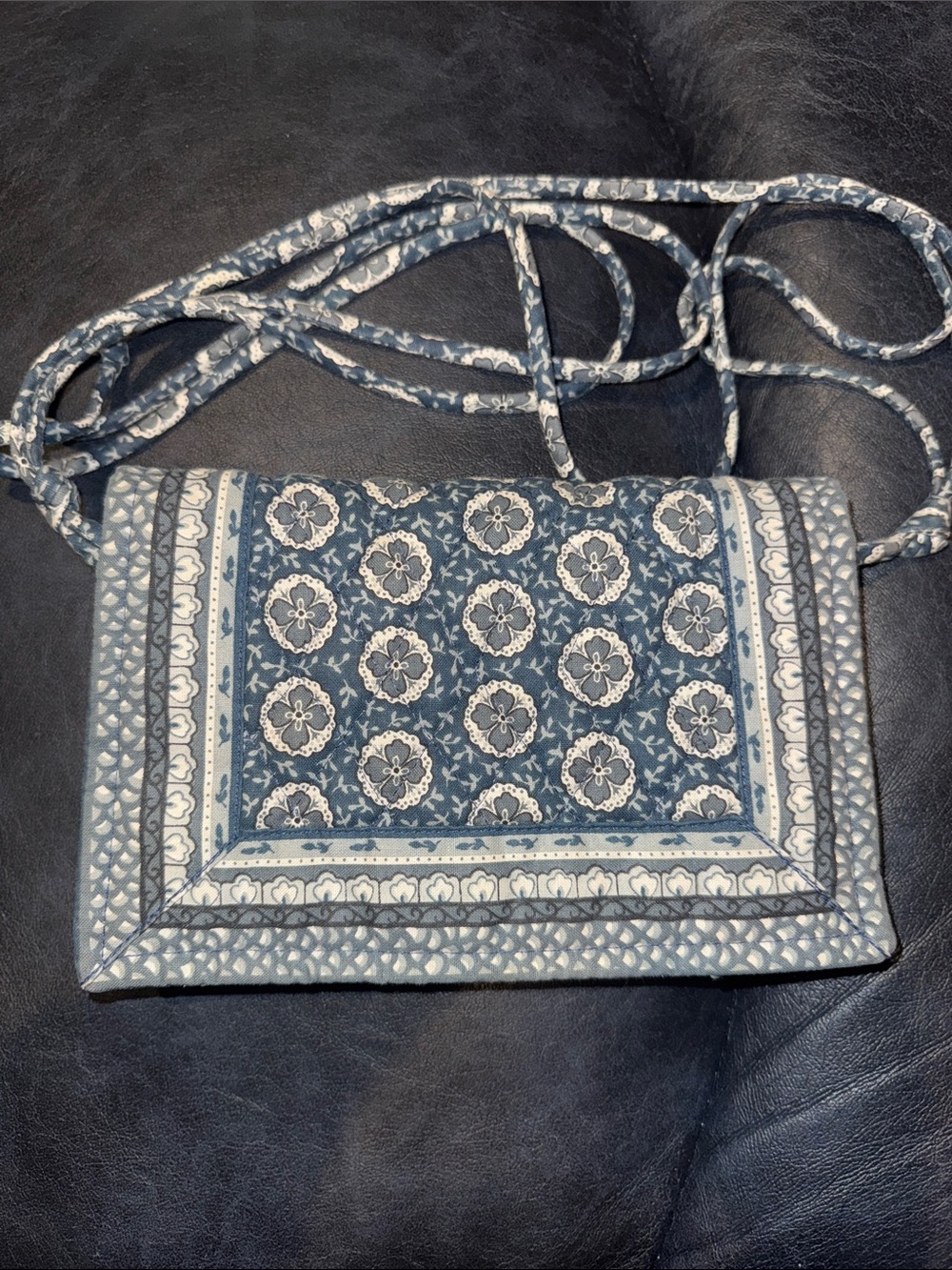 Vera Bradley Vintage (1997) Indigo Floral Pattern Quilted Crossbody Bag *RARE*